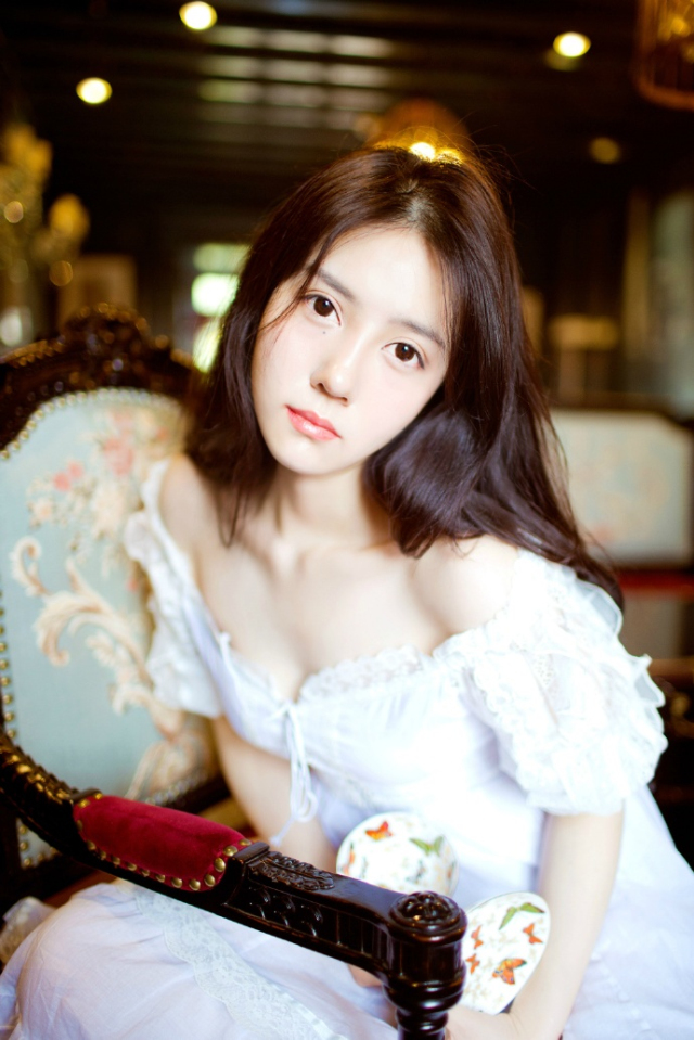 “诸位，刘璋虽然有过，但终究与诸位君臣一场，如今益州已降，我也说过，往日一切，既往不咎。”庞统沉声道。